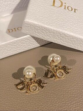 Dior Elegant Pearl Earrings